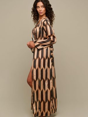 Woman in gold-black kimono