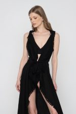 Woman wearing black beachwear kimono