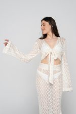 Woman wearing a white beachwear set