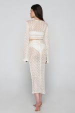 Woman wearing a white beachwear set